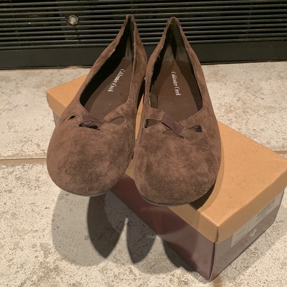 Coldwater Creek Brown Flats - Picture 2 of 3